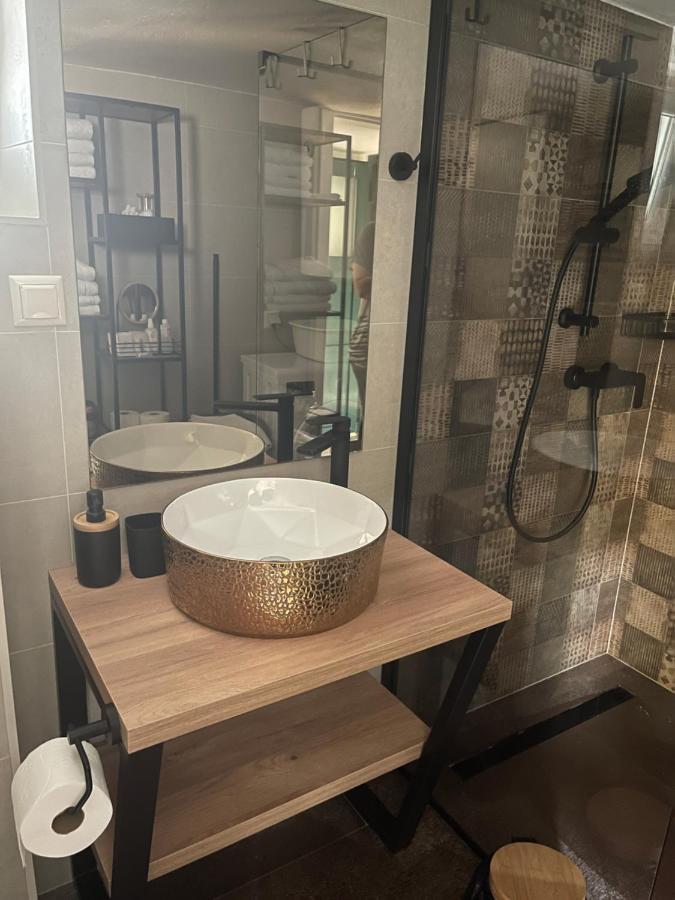 Apartment Mirana With Garden And Free Parking Zadar Exterior foto